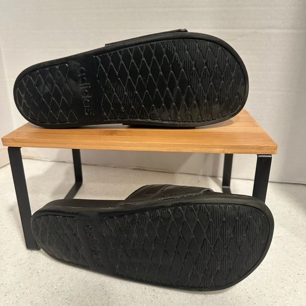 Adidas Core Black Adilette Slides Sandals. Men’s 8. Women’s 9.5. Comfy!